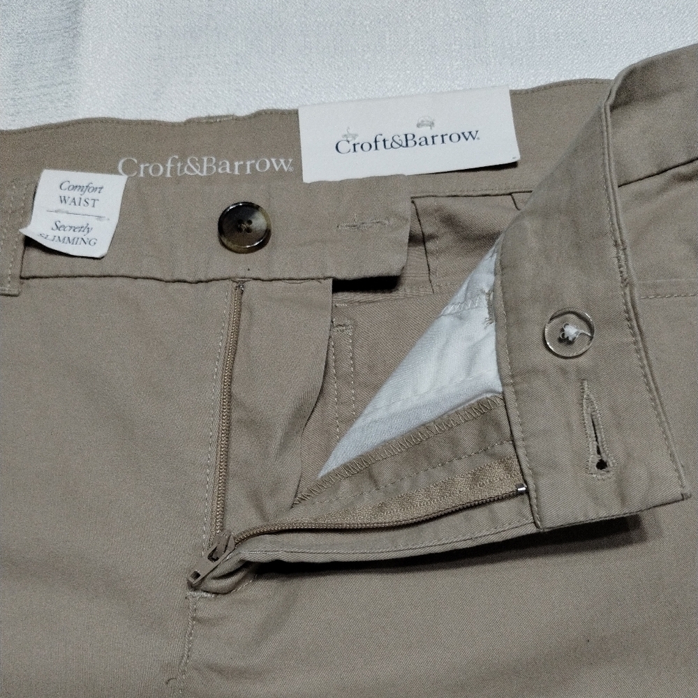 Croft & Barrow Women's Khaki Capri Size (14) - Picture 10 of 12